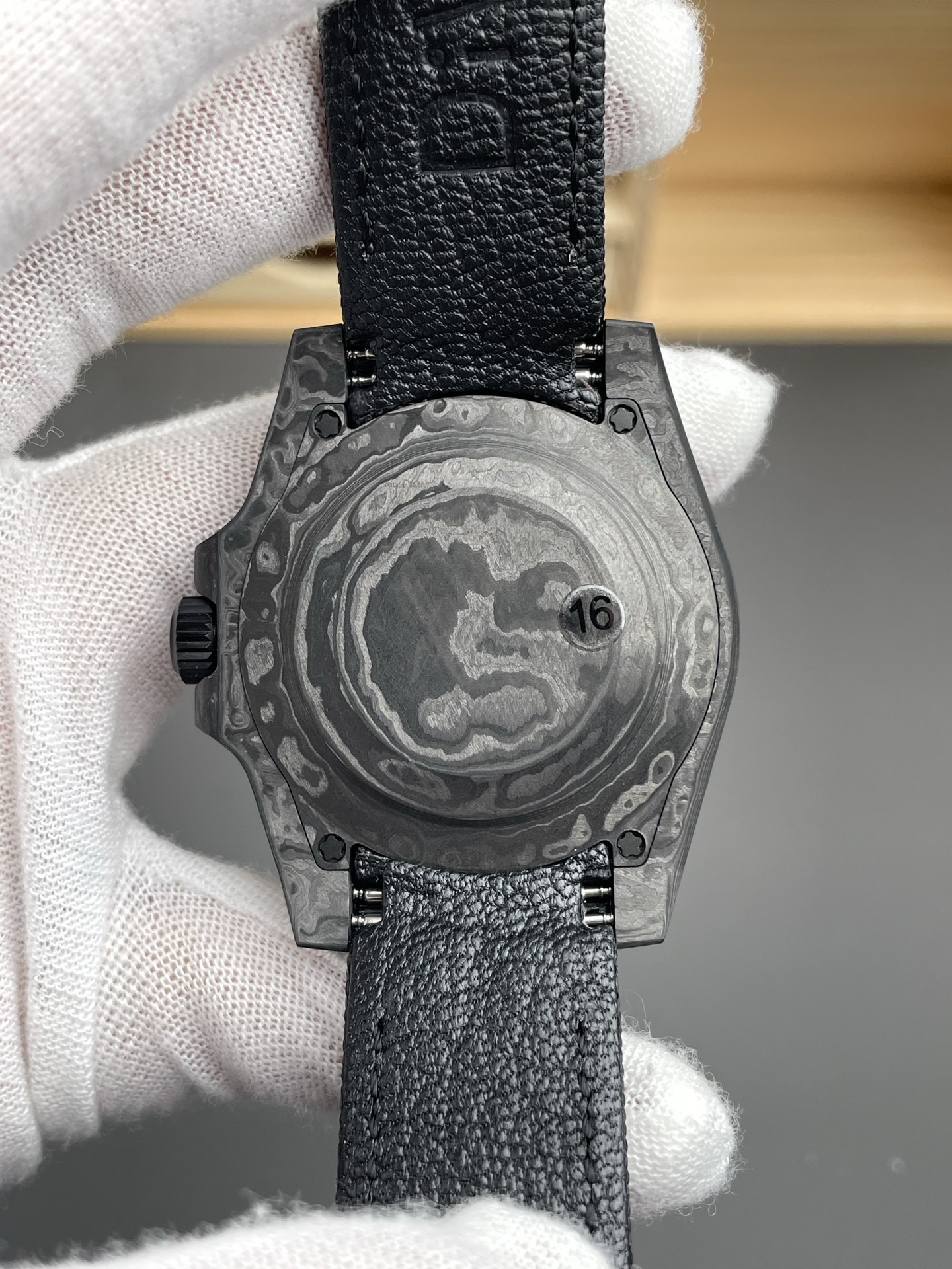 Fond de boîtier en carbone forgé de la réplique Rolex Submariner avec numéro gravé