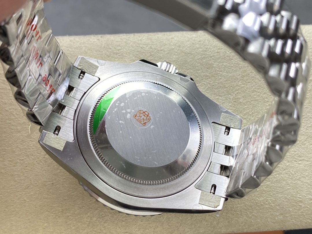 Replica Rolex case back with tiger head sticker and green film
