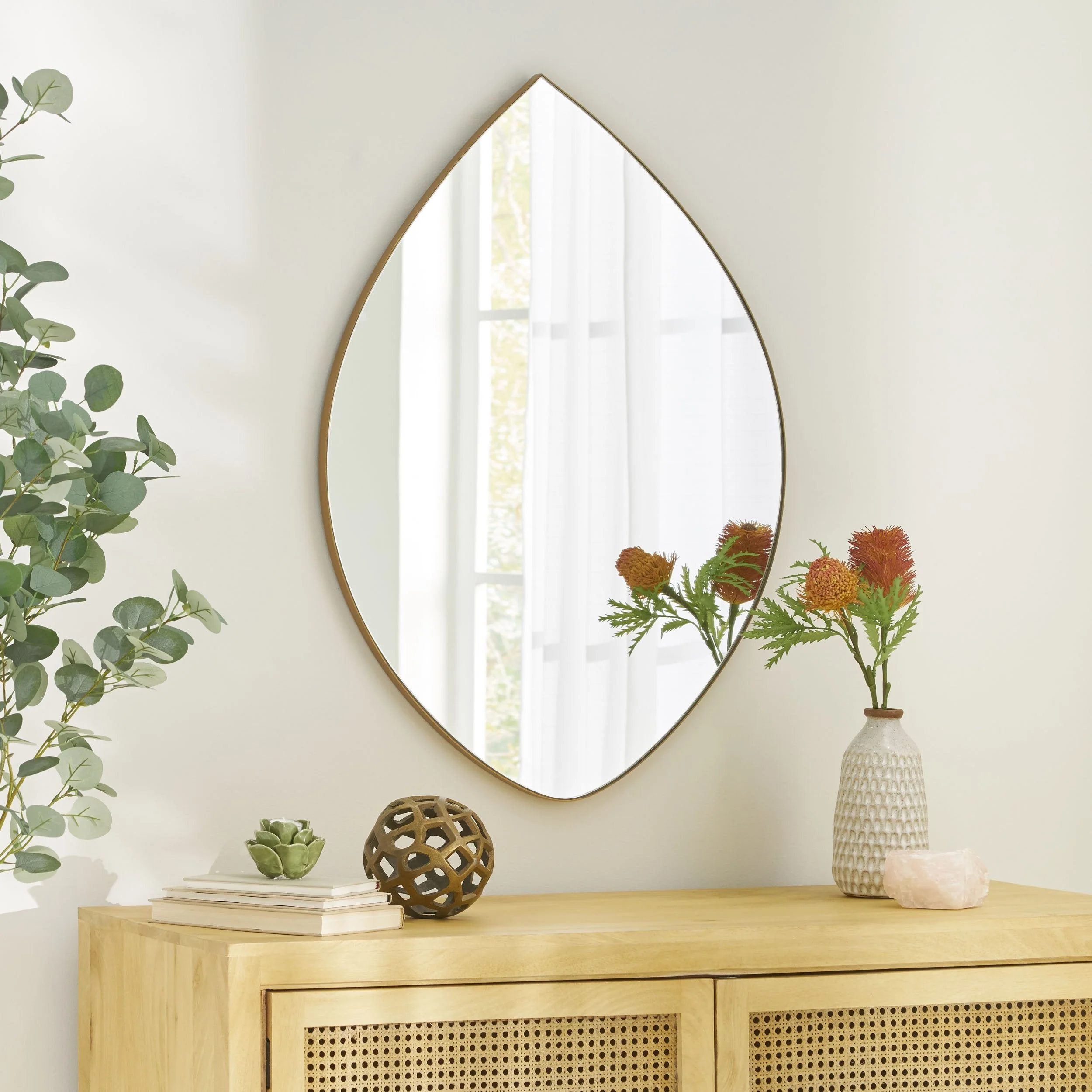 Contemporary Teardrop Wall Mirror - NH494313