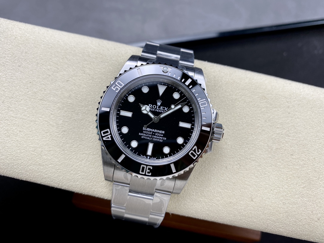 Rolex Submariner 1:1 clone with 7140 movement on stainless steel bracelet