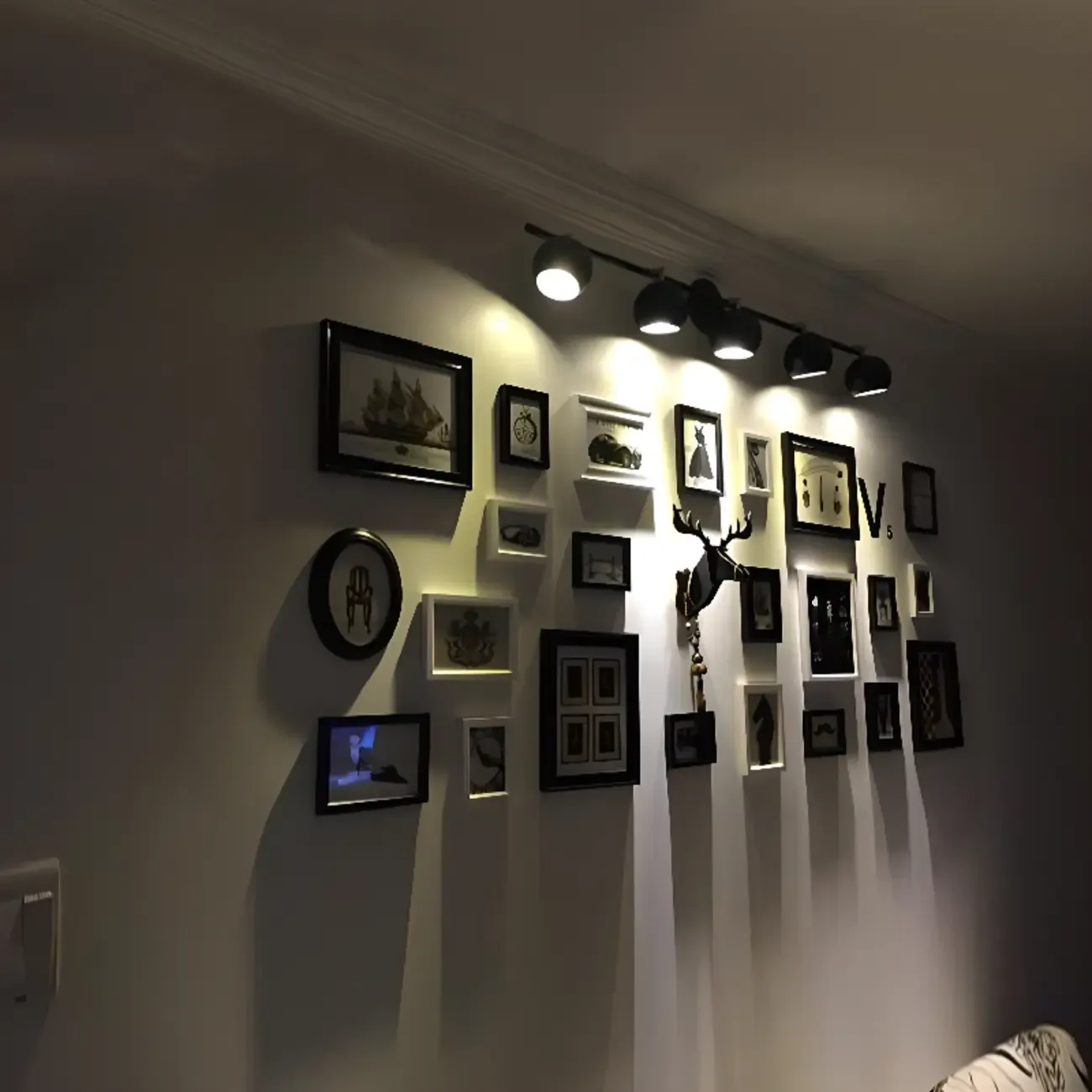 Adjustable Modern Linear Iron Globe Track Wall Sconce