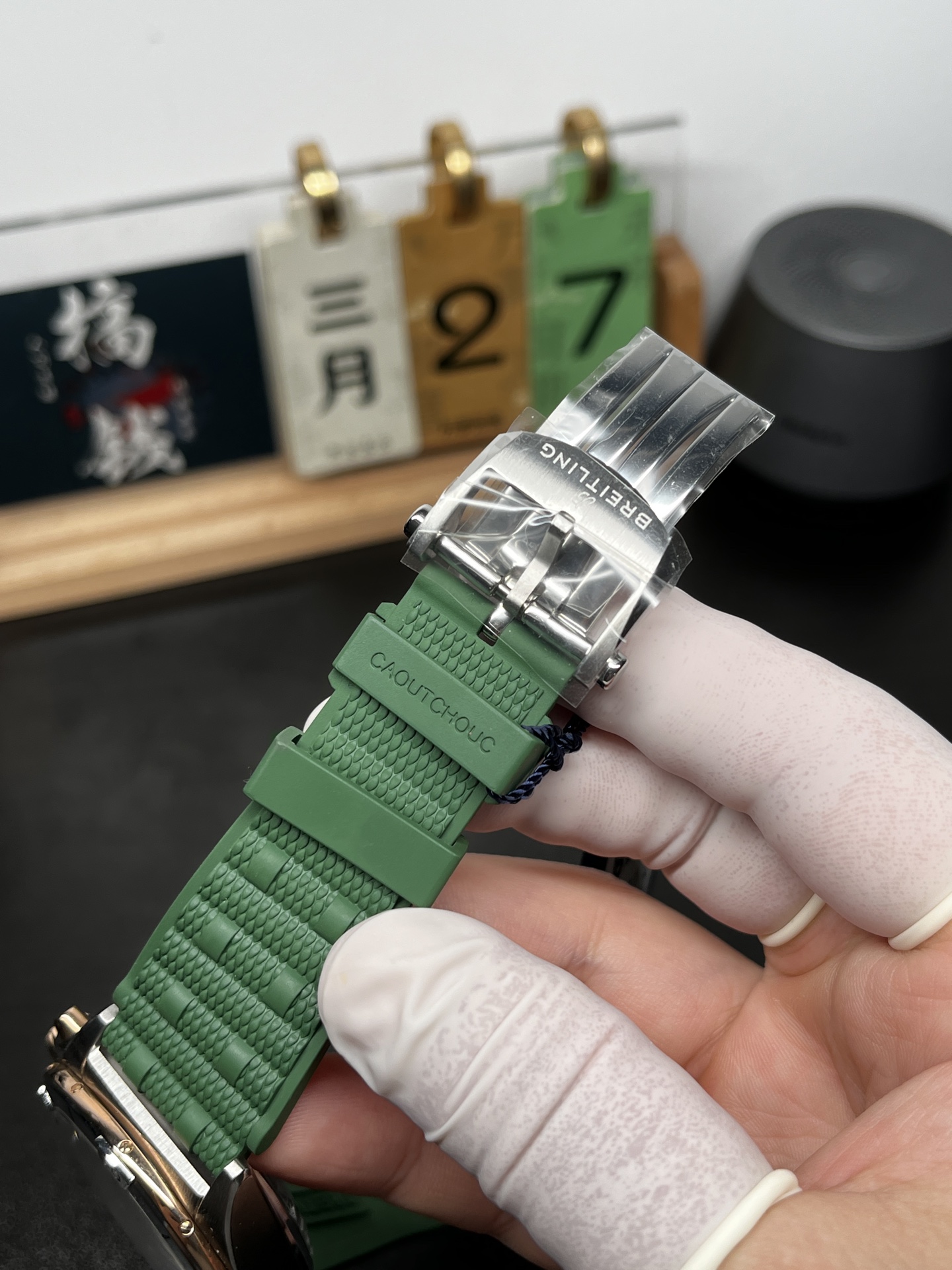 Breitling replica rubber strap and clasp detail