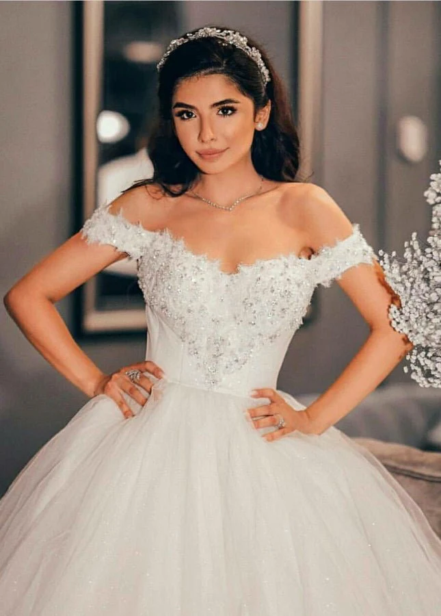 Sleeveless Beading Off-the-Shoulder Ball Gown Wedding Dress with Train