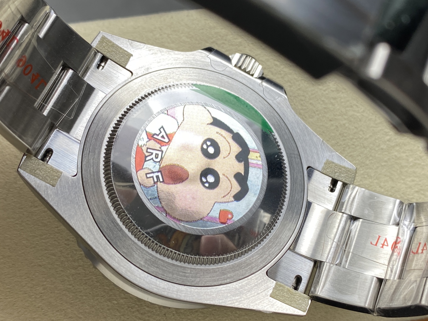 Rückseite einer 3285 Replik mit transparentem Boden und Shin-chan Design Insert sowie ARF Gravur