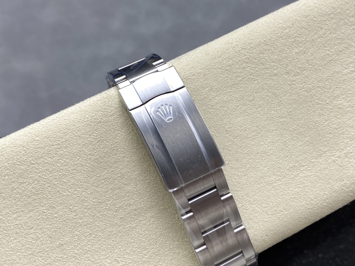 oyster bracelet clasp of rolex copy watch with crown engraving