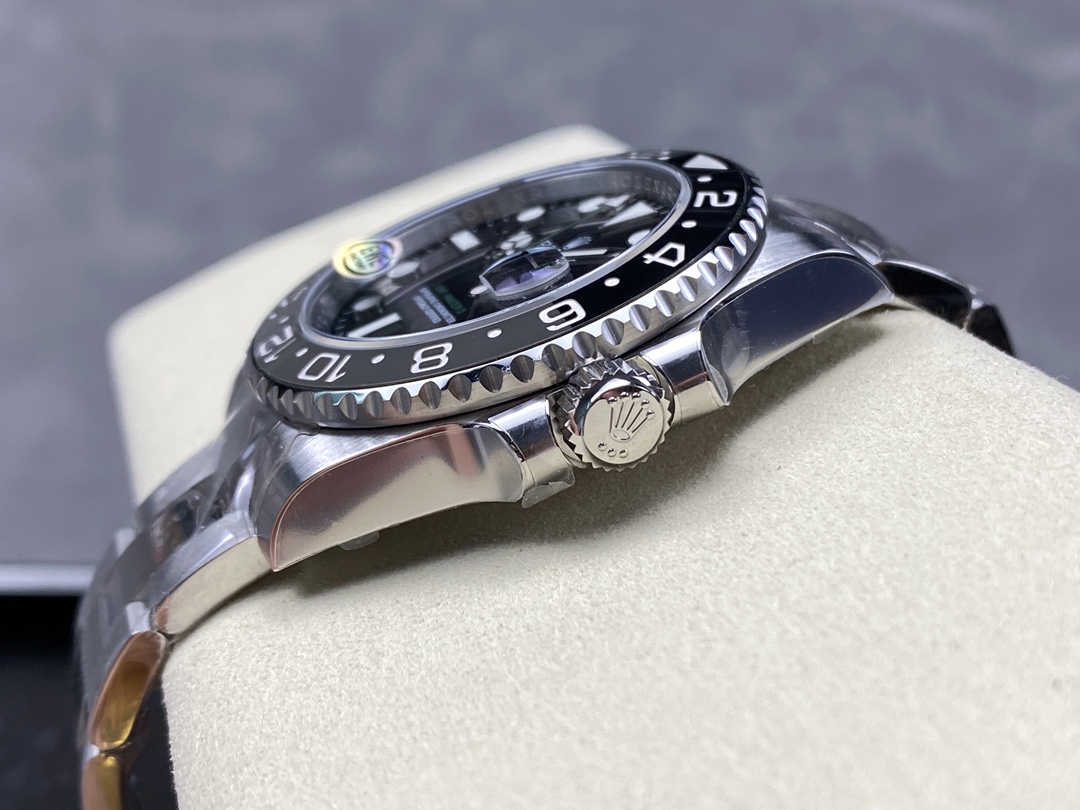 GMT-Master II side profile with crown and polished case