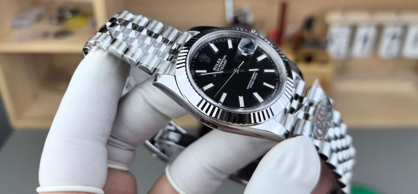 replique montre Rolex Datejust bracelet jubilee finition acier vue latérale