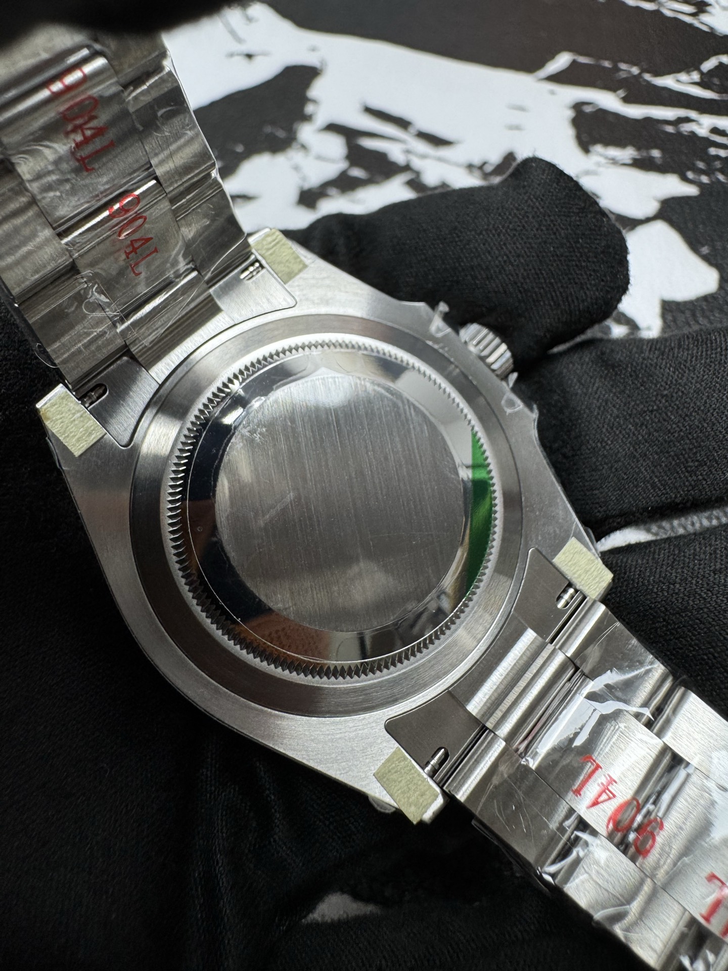 Replica Rolex Submariner case back with fluted edge and brushed finish