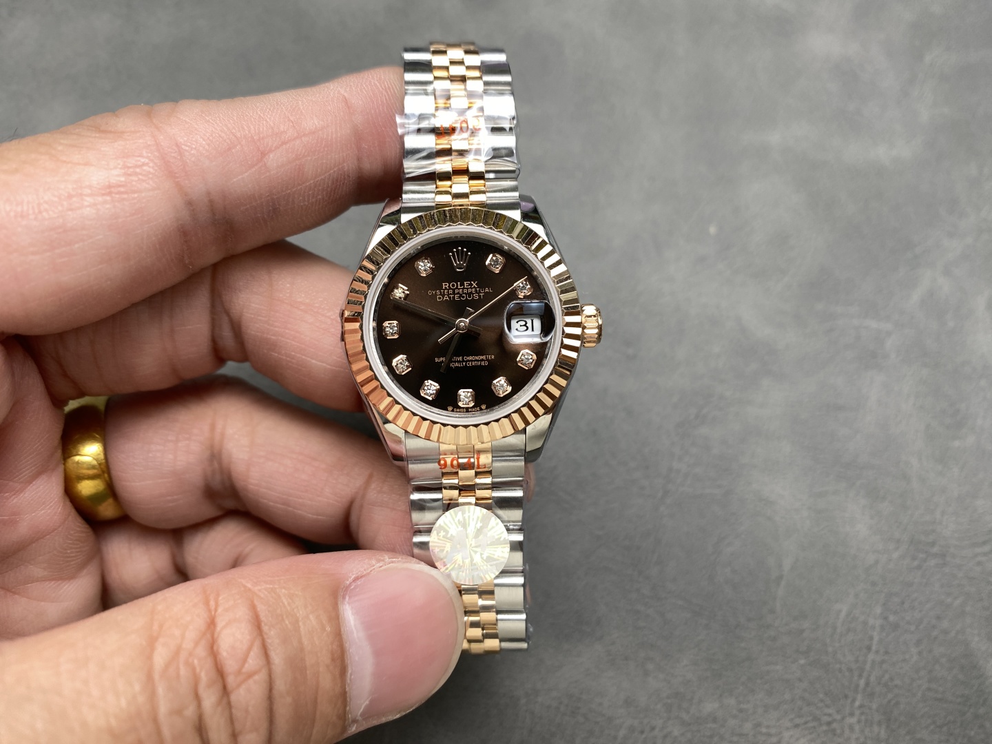 Rolex Datejust 36 Super Clone am Handgelenk - Vorderseite