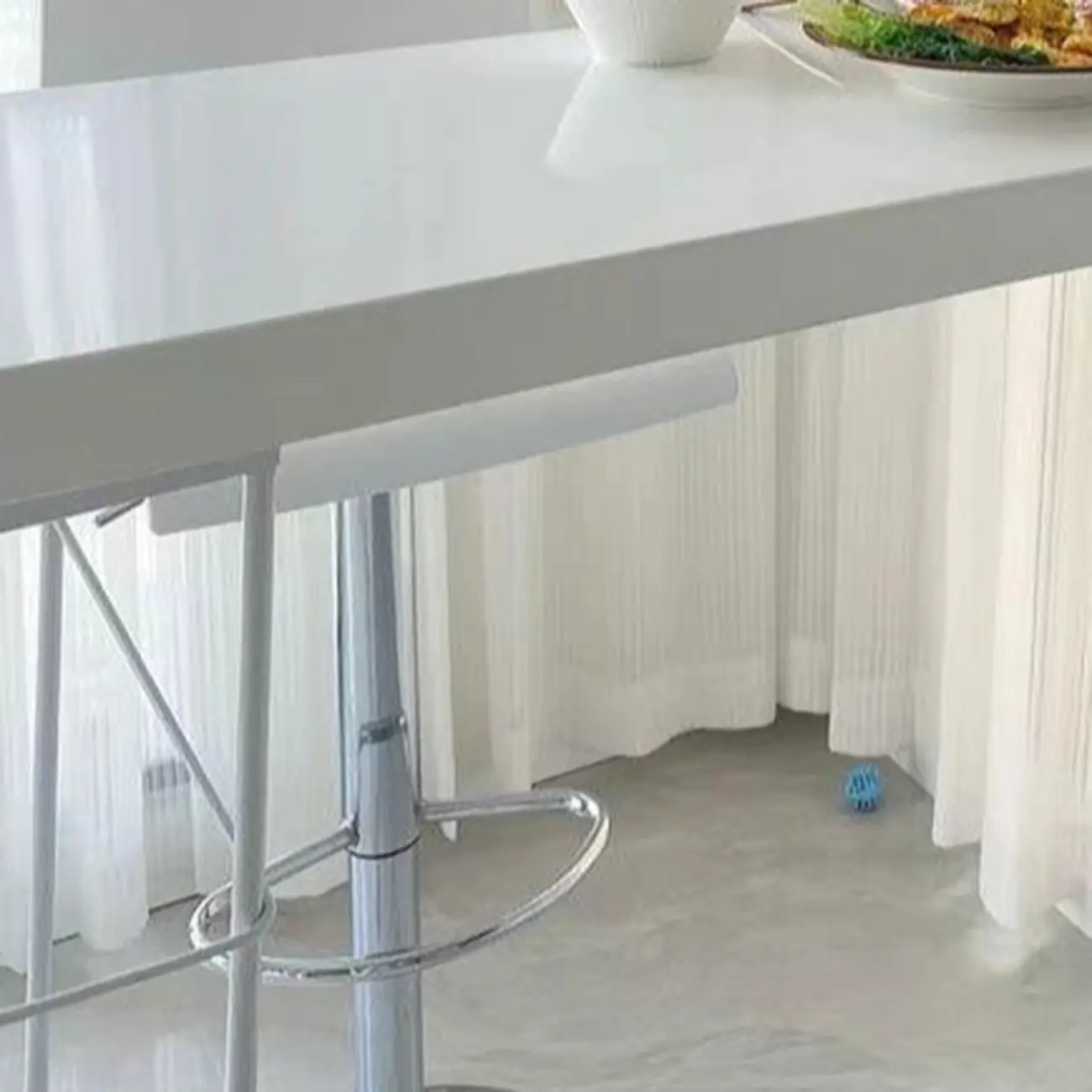 Stylish Pure White Wooden Metal Double Pedestal Bar Tables
