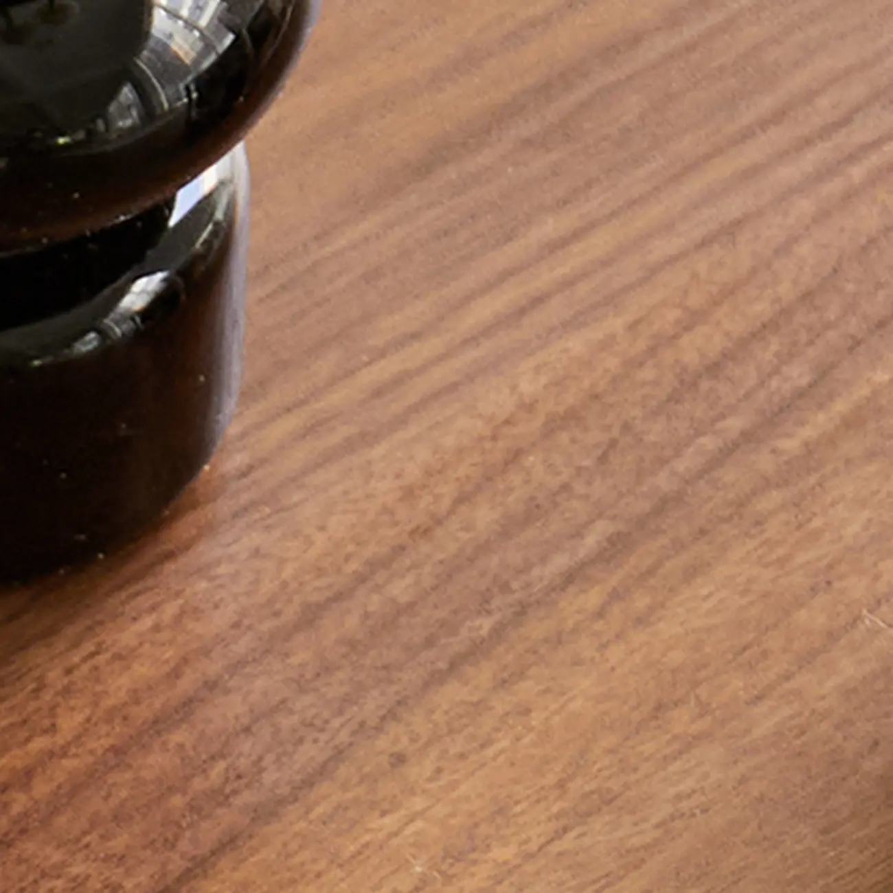 Casual Black Metal Wood Round Dining Table