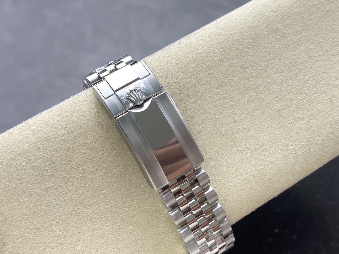 Replica Rolex Jubilee bracelet clasp with crown logo engraving