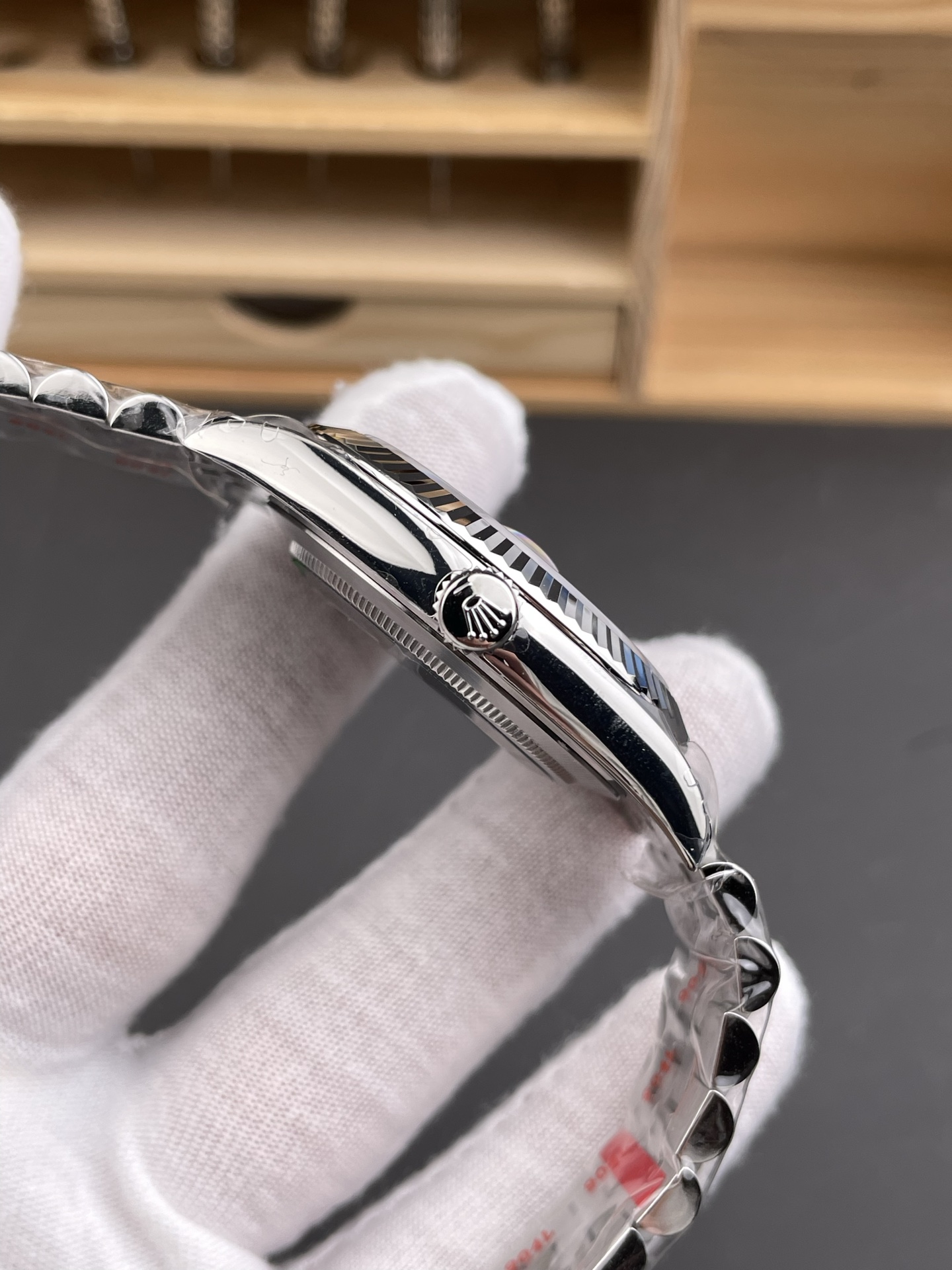 Rolex Datejust super clone crown side profile and case thickness detail
