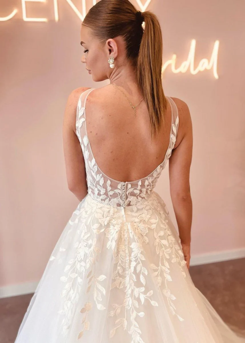 Elegant A Line V Neck Tulle Wedding Dresses with Appliques