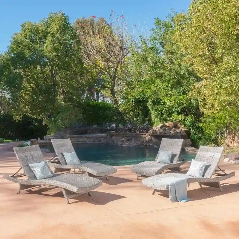 Crete Outdoor Wicker/Aluminum Chaise Lounge (Set of 4) by Christopher Knight Home
