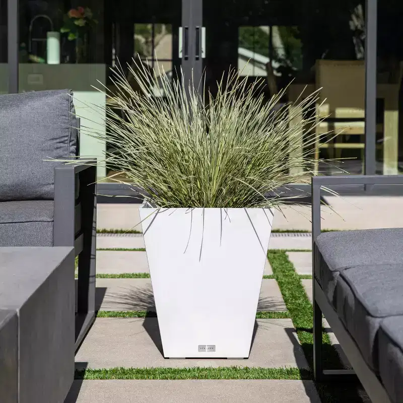 Veradek Pure Series Nobleton Plastic Planter