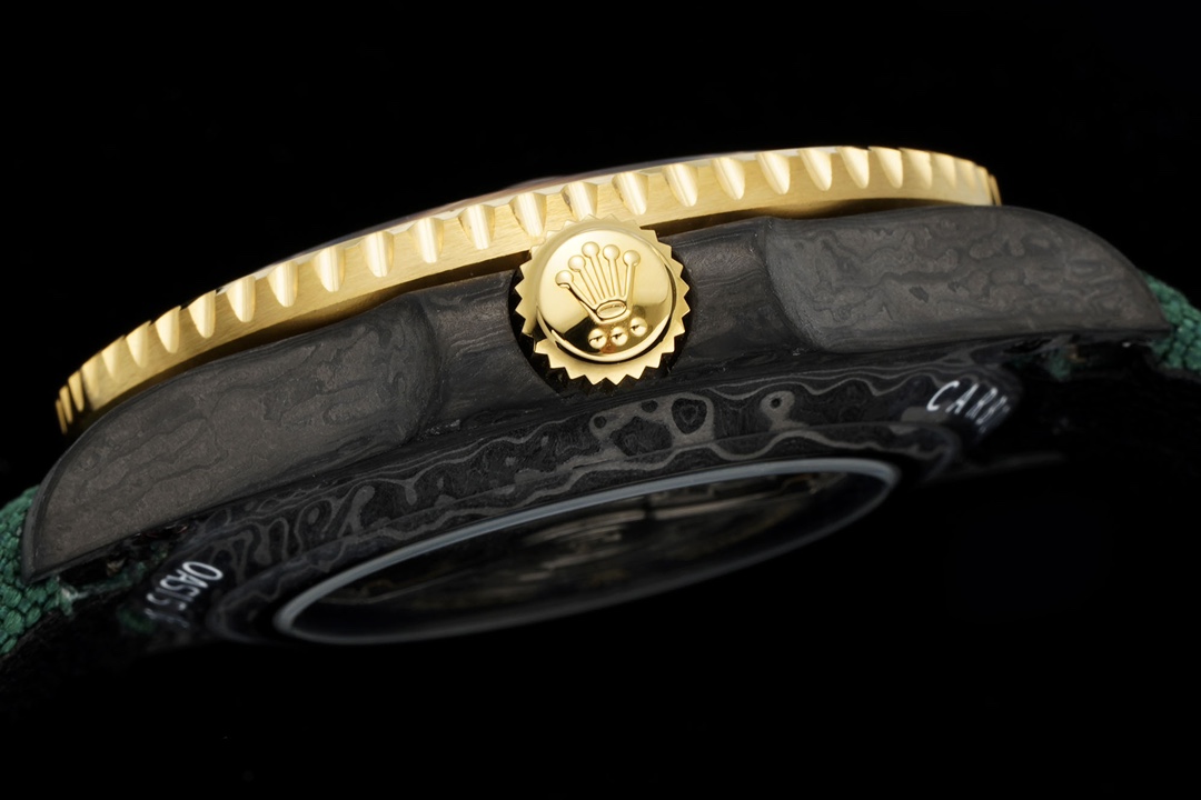 Gold bezel and carbon fiber case on rolex super clone GMT-Master II