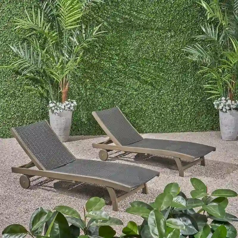Banzai Chaise Lounge With Pull-Out Tray