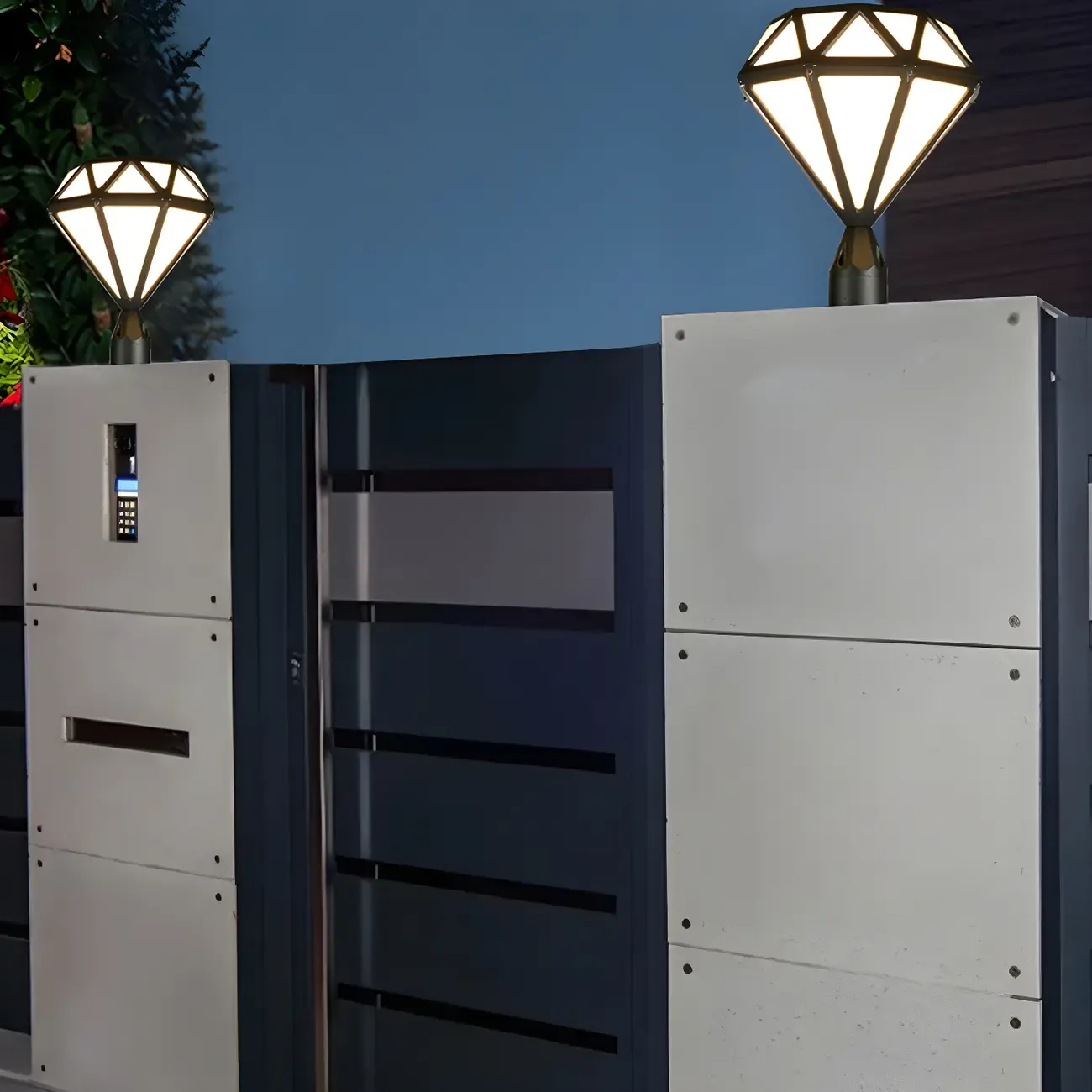 Black Metal Diamond-Design Post Cap Light