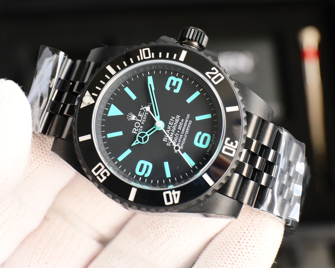 Rolex Submariner replica with black case and blue markers