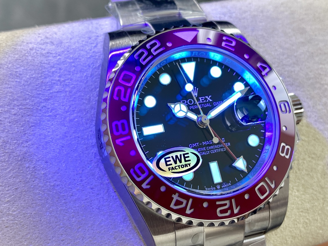 Rolex GMT-Master II replica lume glowing under UV light