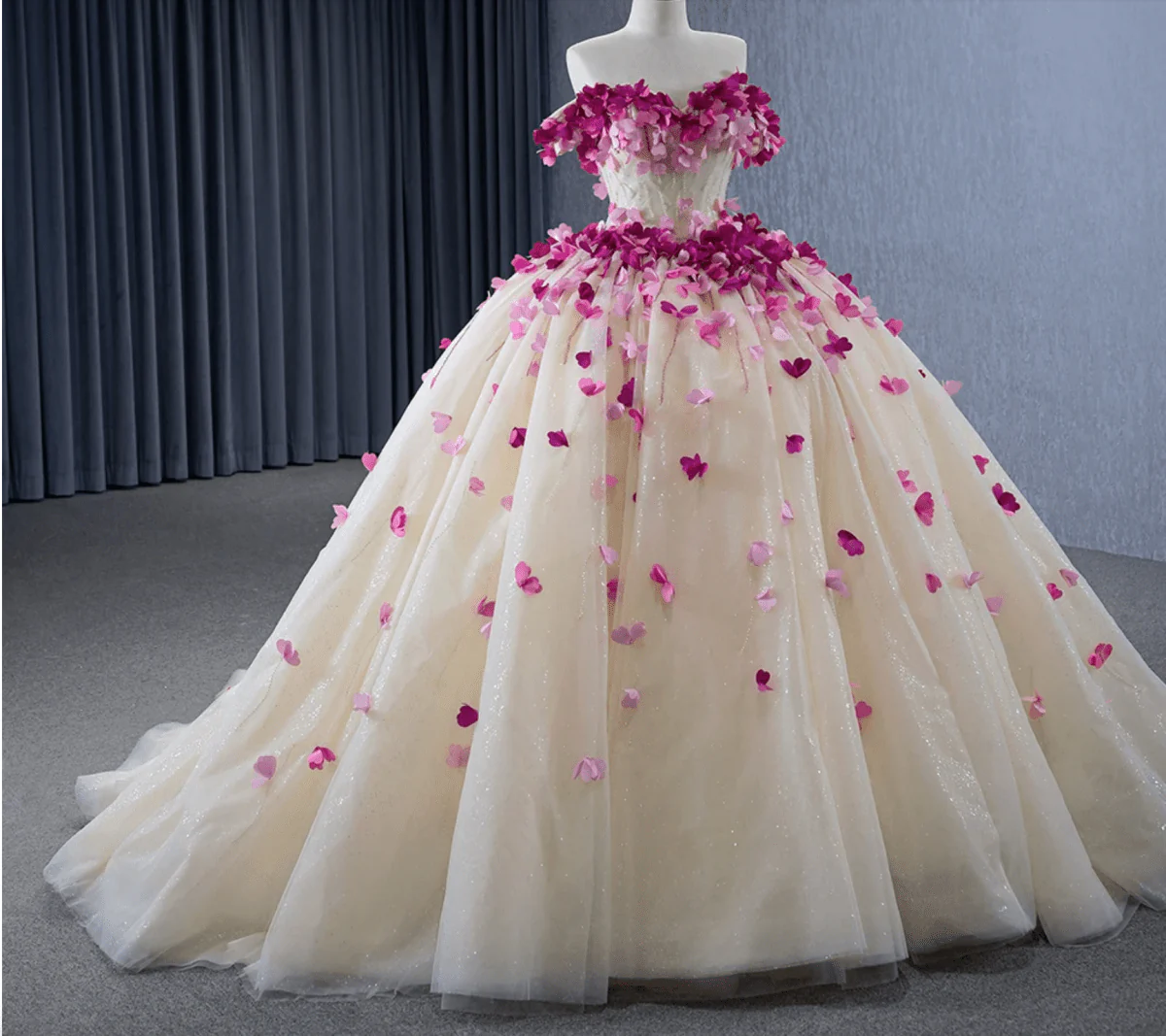 Romantic Heart  Off-the-Shoulder Tulle Quinceañera Dress