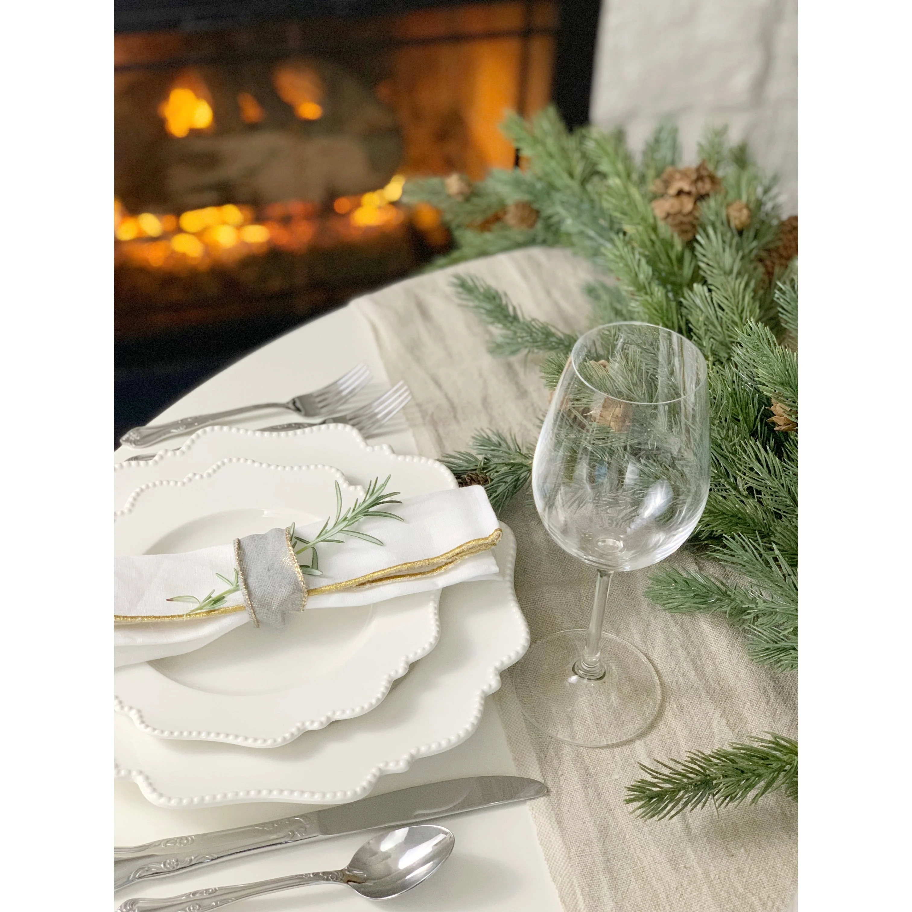 Red Vanilla Pinpoint White Dinner Plate 11 (Set of 6)