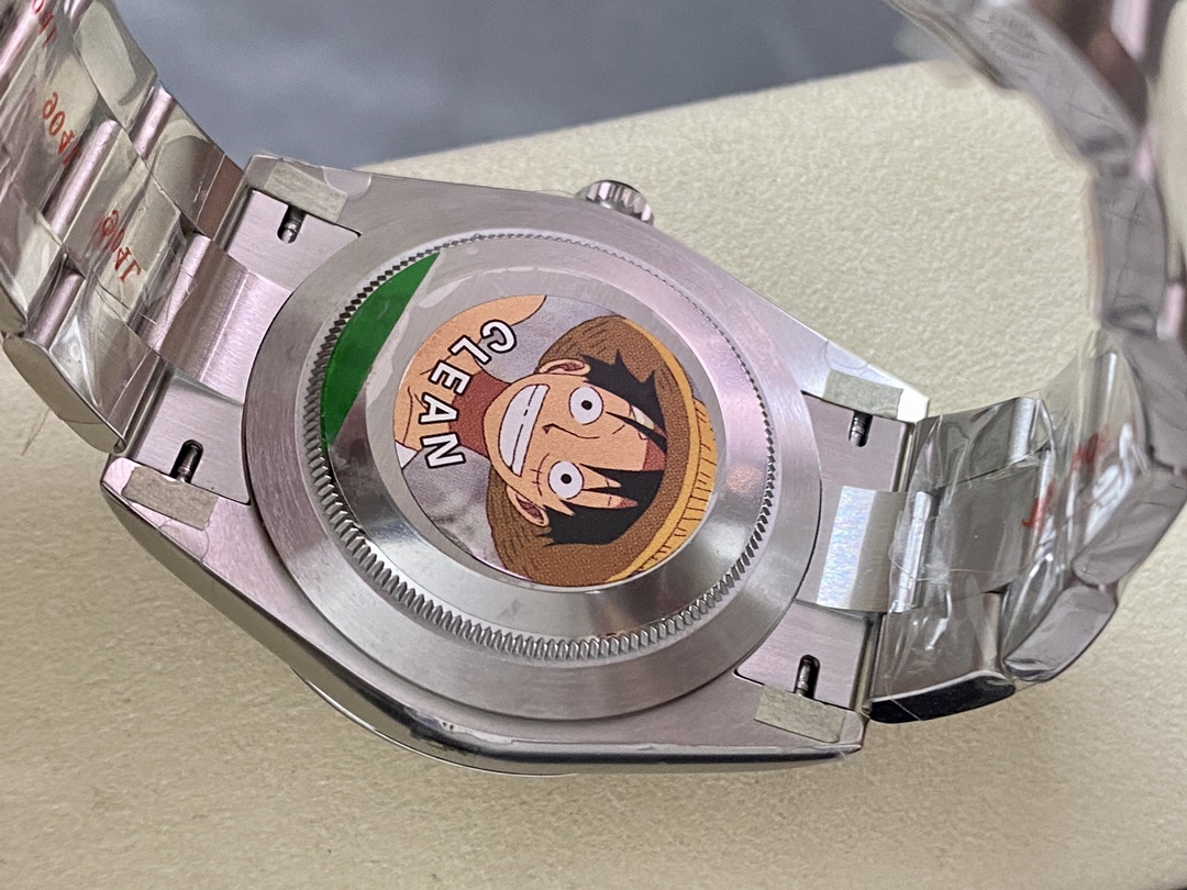 Reloj clon 1:1 Clean Factory - etiqueta trasera y movimiento