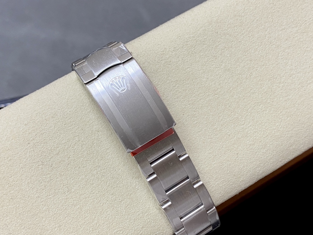 Rolex Oyster Perpetual replica - detalle del cierre y brazalete