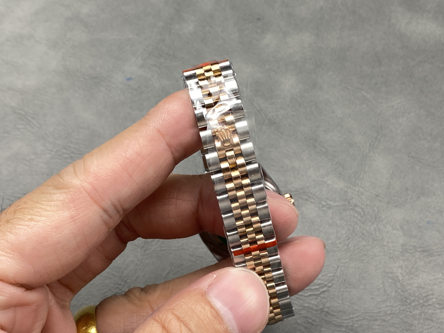Detailed view of the two-tone Oyster bracelet with polished steel and rose gold links on the luxury replica