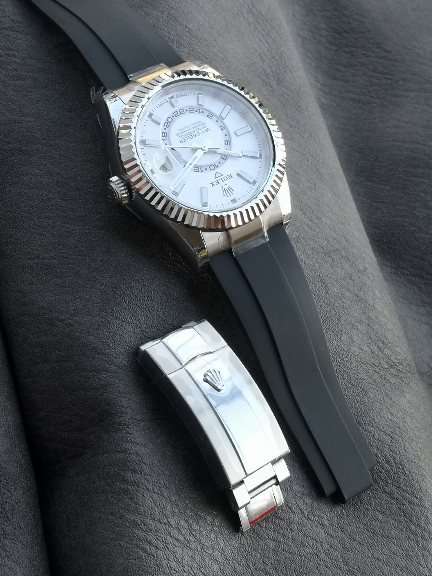 Replica Rolex Sky-Dweller top view with clasp on the side