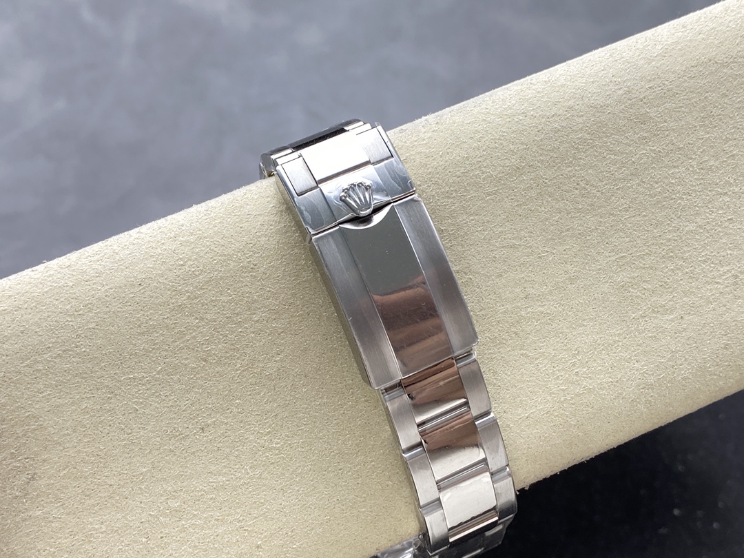 Replica Rolex Oyster bracelet clasp with crown engraving
