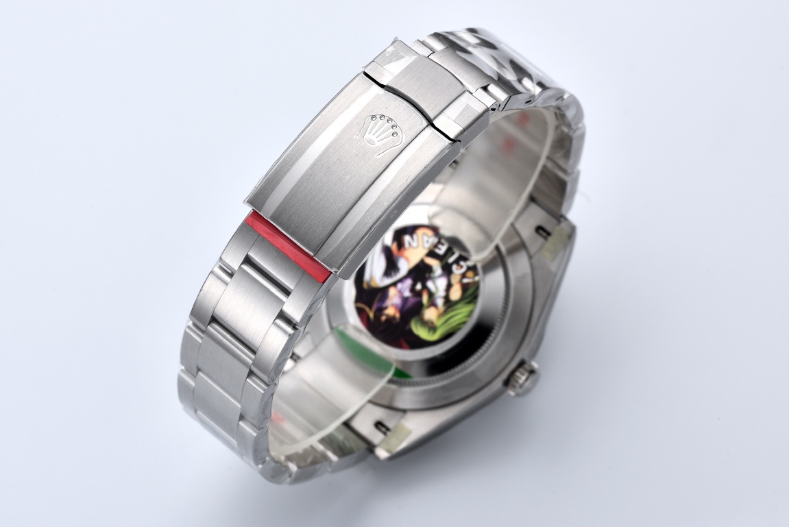 Fondello e bracciale dell'orologio replica, con pellicola protettiva e dettagli del retro cassa