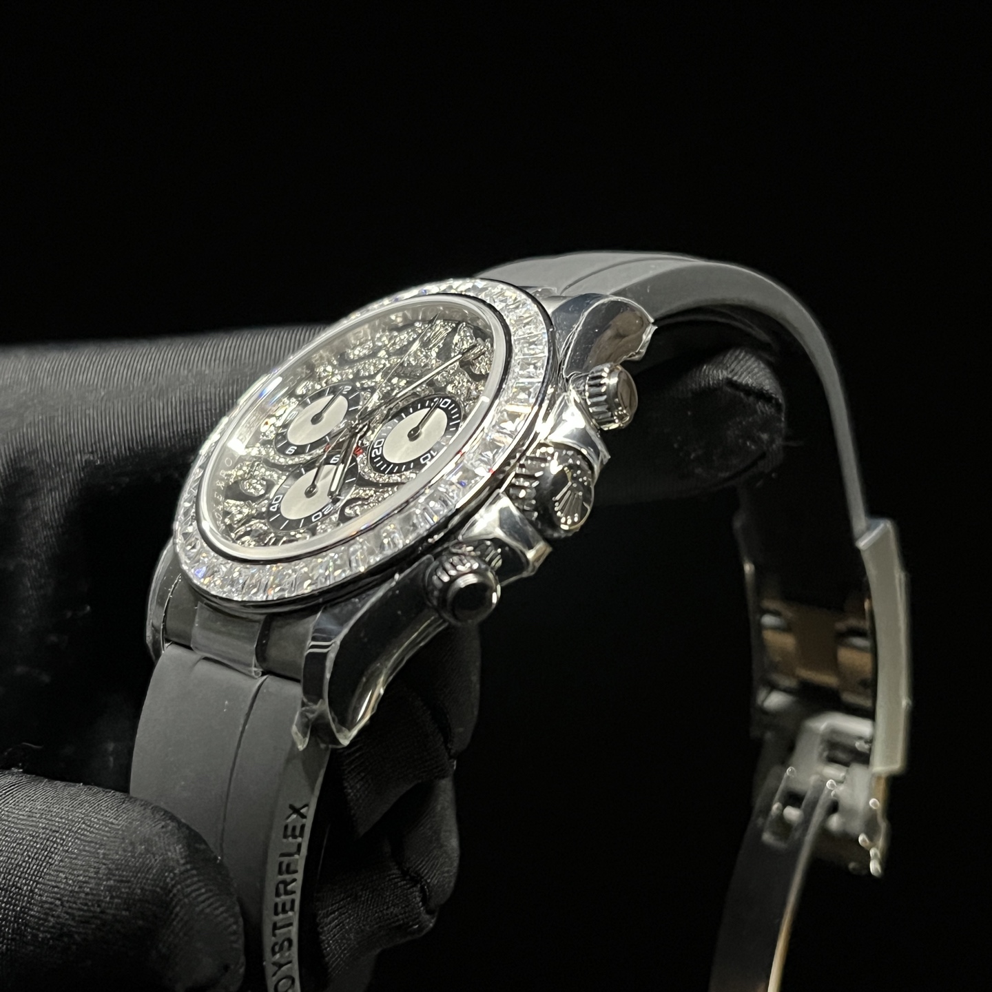 Side profile of Rolex Daytona style replica watch showing case thickness, pushers, and rubber strap