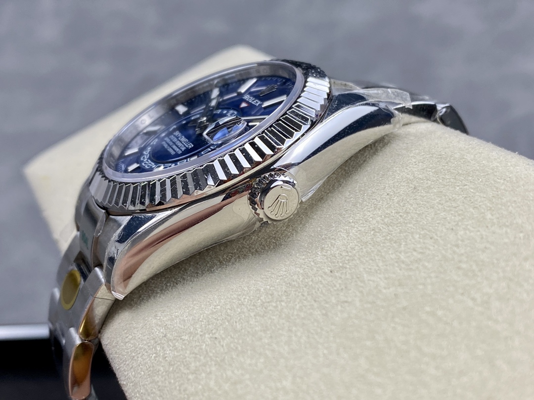 Side profile showing crown and fluted bezel of the replica