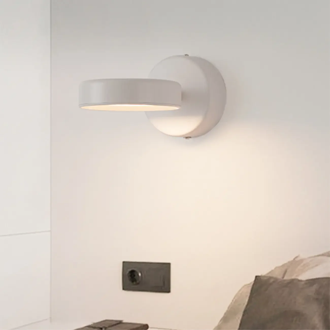Modish Rotating Circular Chrome Wall Sconce