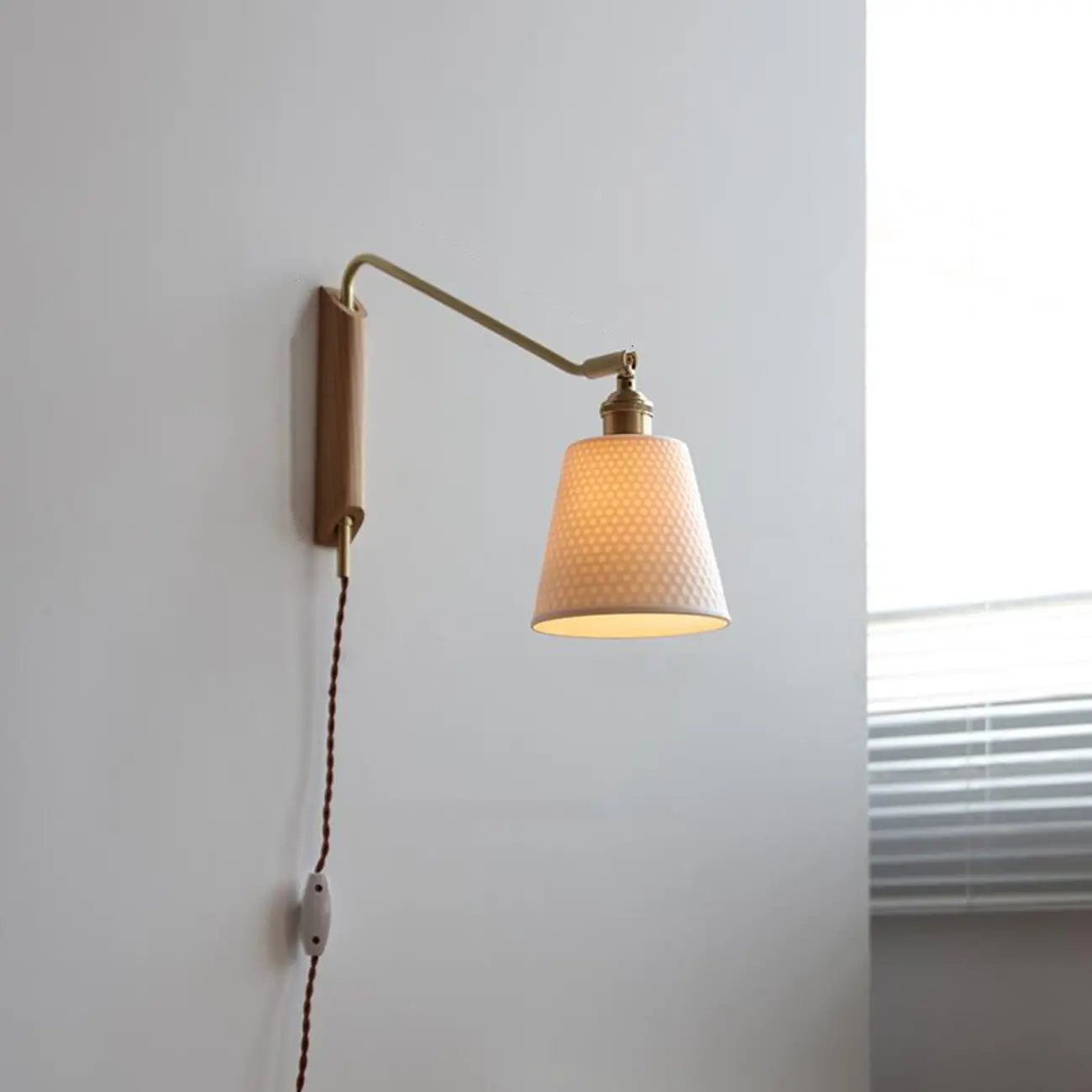 Mini Artistic Ceramic Shade Wall Light for Home Environment