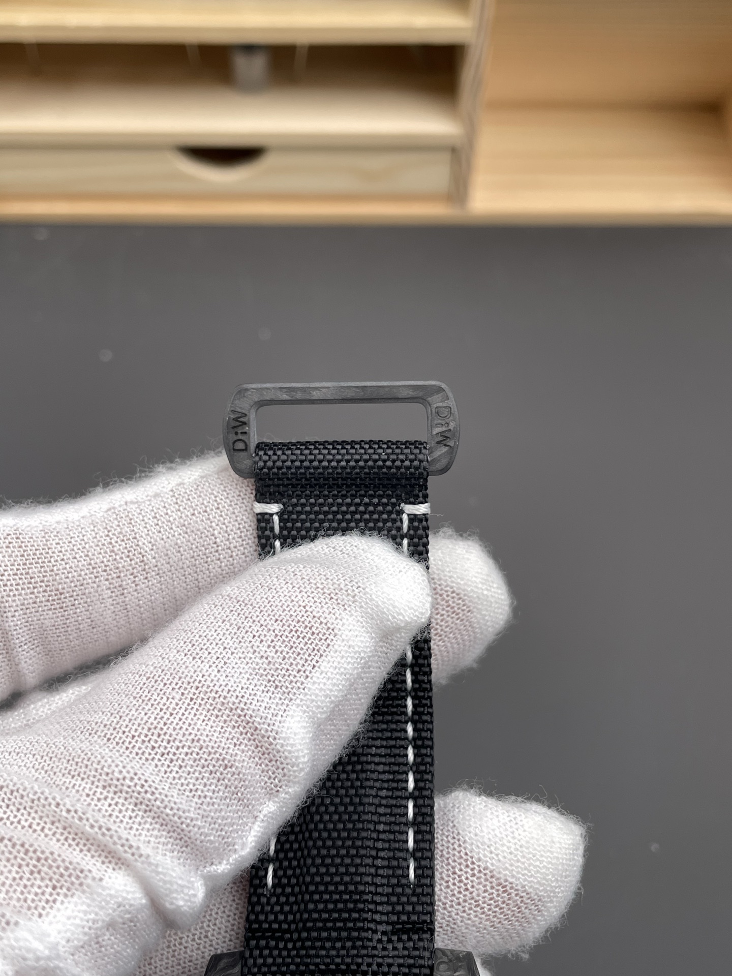 Boucle de bracelet en carbone avec inscription D.W sur la réplique Rolex Submariner