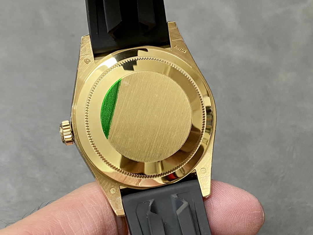 Fondo de caja y sello verde del reloj réplica