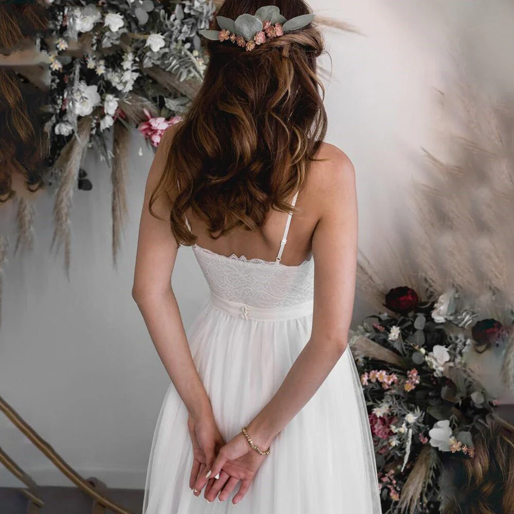 A-Line Tulle Spaghetti Straps Wedding Dresses With Lace Appliques