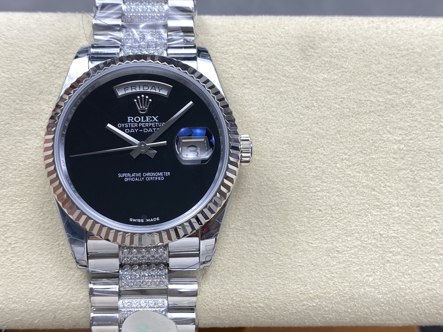 Clean Factory replica Rolex Day-Date 40 with 3255 clone movement and diamond-set bracelet