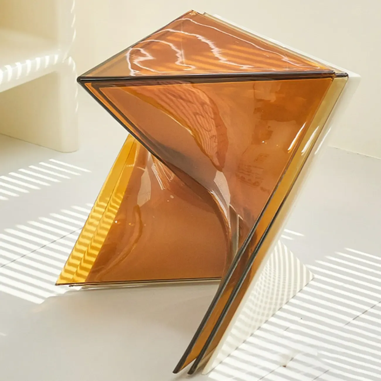 Living Room Acrylic Triangle Side Table with Twisted Base