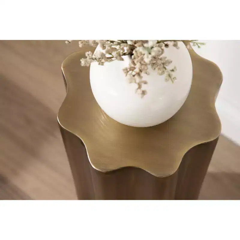 Kate and Laurel Pandey Wavy Metal Table, Gold, 9x9x22