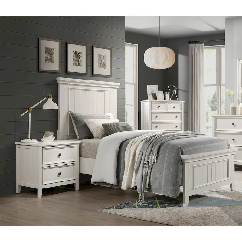 Classic 3pc Bedroom White Finish Bed Chest Nightstand Set