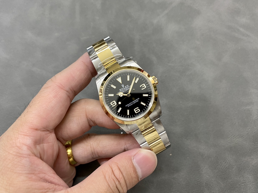 Rolex Explorer replica held in hand for wrist feel