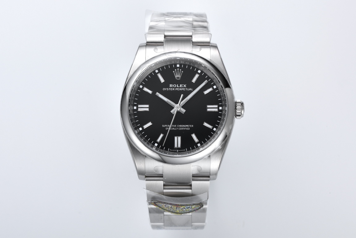 Orologio clone 1:1 Rolex Oyster Perpetual con quadrante nero e cassa in acciaio, vista frontale