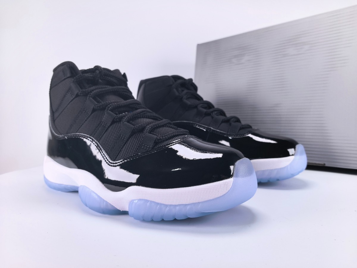 Air Jordan 11 Retro Space Jam - Aktrende