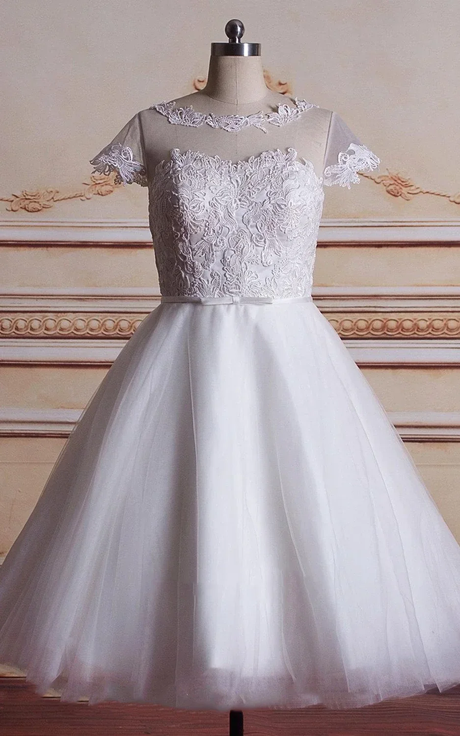 A-Line Tea-Length Tulle Lace Appliques Short Sleeves Wedding Dresses