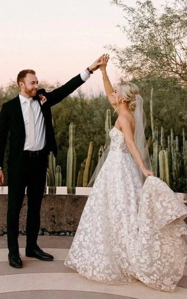 Bohemian A-Line Sweetheart Garden Lace Wedding Dress With Open Back And Appliques