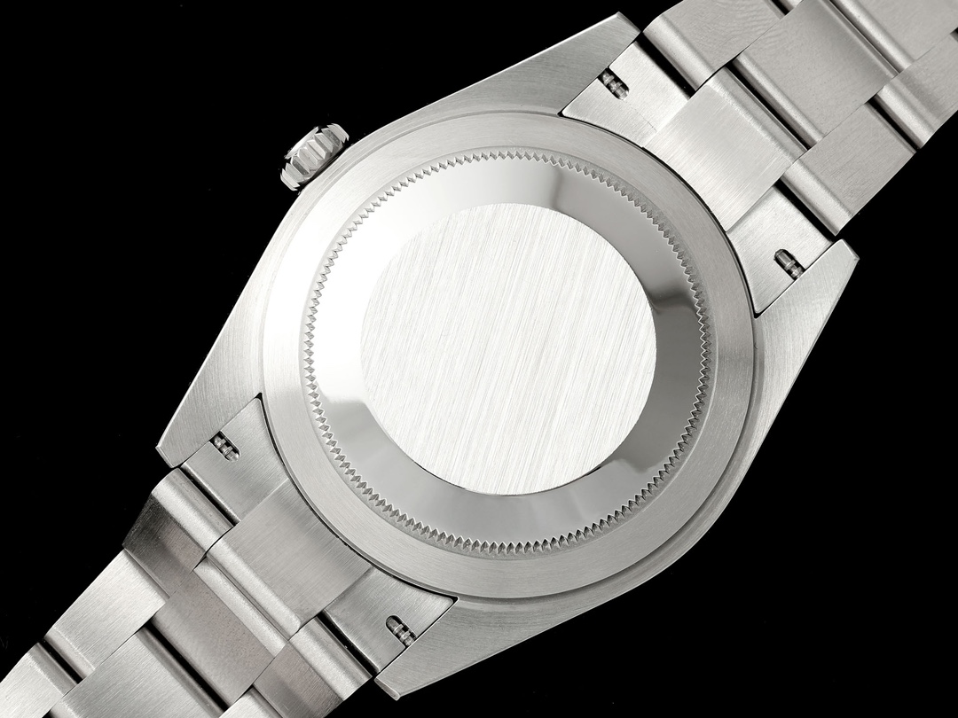 Replica case-back with fluted edge